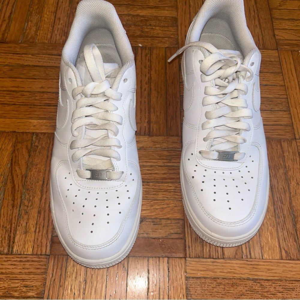 Men's White Athletic Sneakers with Cushioned Support